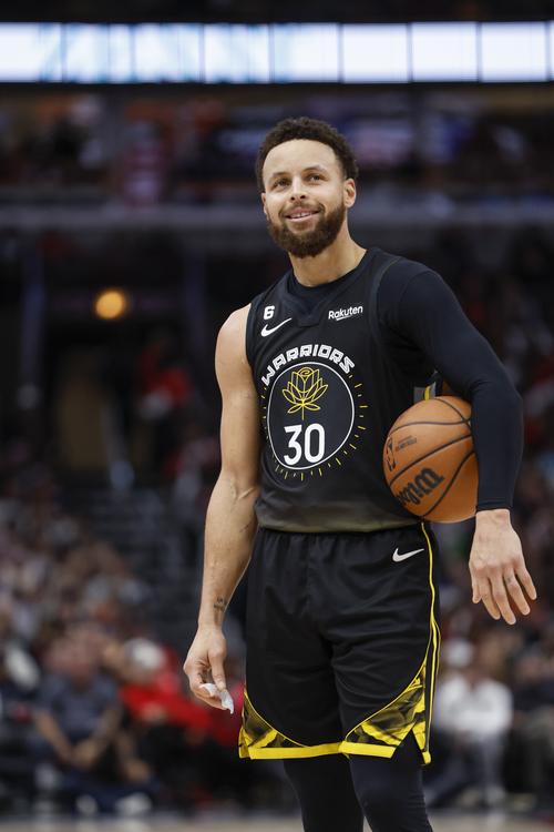 2胜8负！15胜12负！NBA最尴尬伪巨头，5年3.5亿美金大合同没戏了