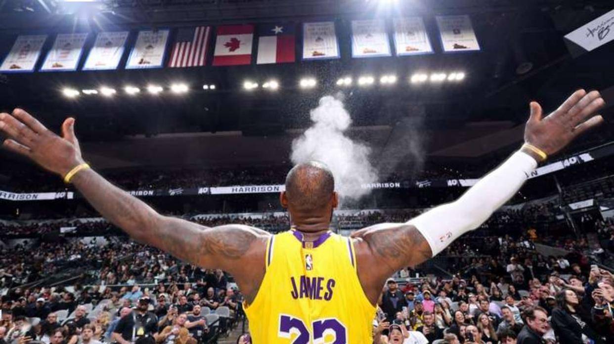 约基奇复出39+10+10！掘金127-117雄鹿，功臣是谁？数据难说谎！