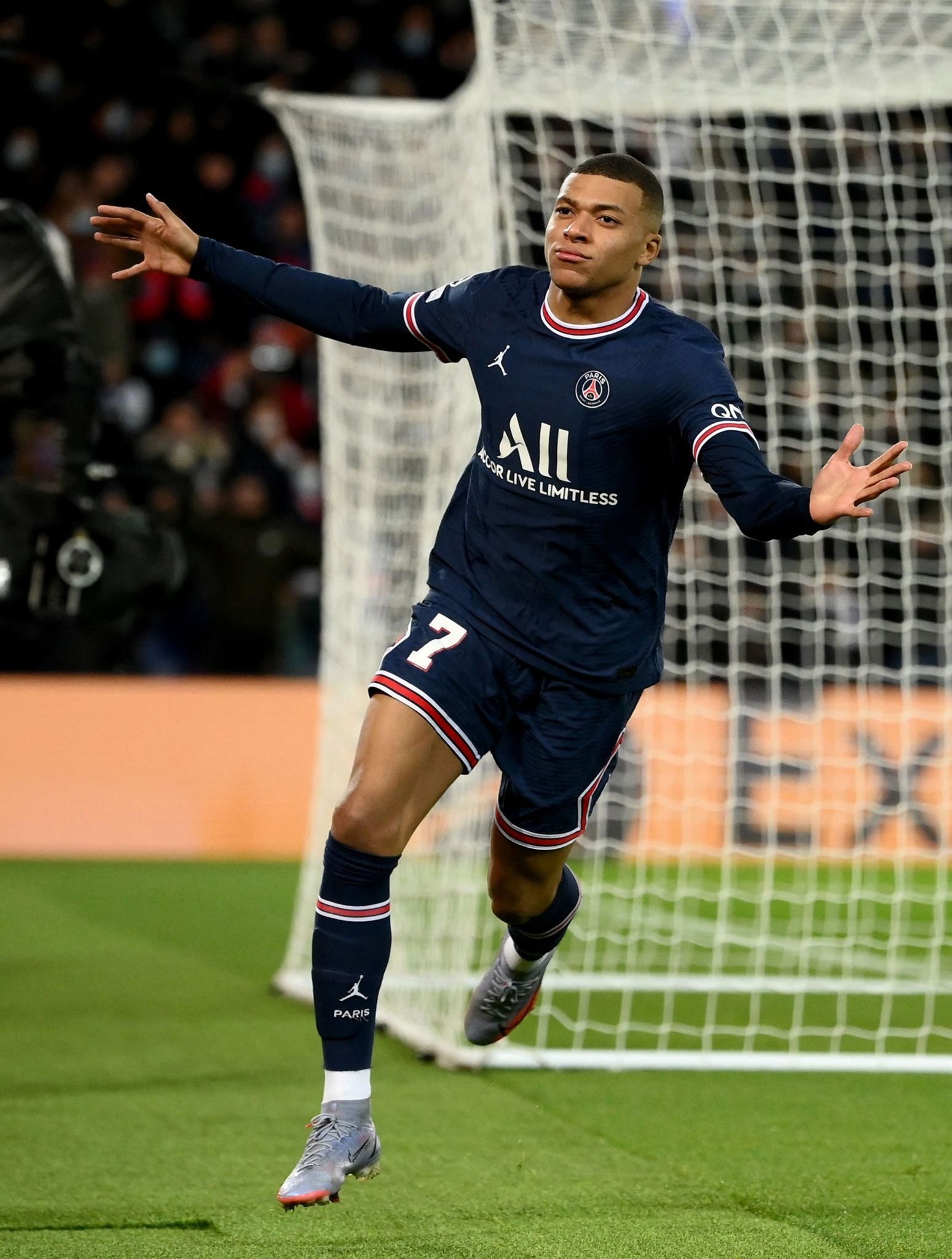 环足奖年度最佳前锋候选：哈兰德、姆巴佩、亚马尔在列