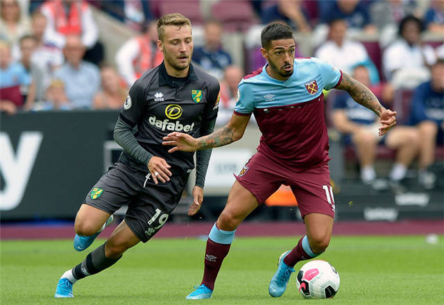 新疆一家进出口贸易公司向阿图什市捐赠足球场，价值1亿元