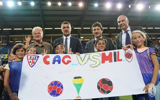 记者：富安健洋已与阿贾克斯就一份短期合同达成一致