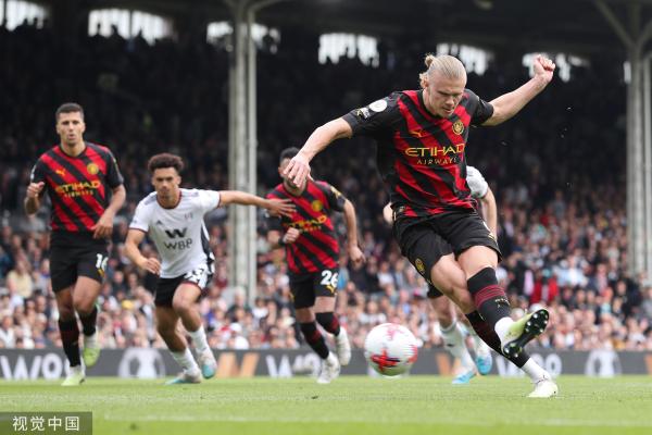 佐拉：当年有幸和马拉多纳一起练习任意球，让我能力明显提升